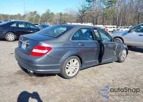 2009 Mercedes-Benz C 300 Luxury/Sport z USA, uszkodzony, nr VIN WDDGF54X29R056814